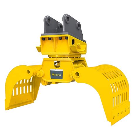 Pince de tri sur une pelle hydraulique saisissant des débris