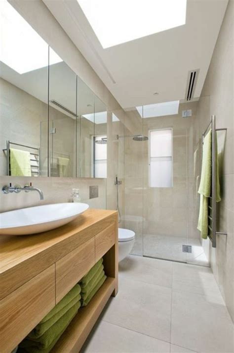 Design intérieur salle de bain avec douche moderne