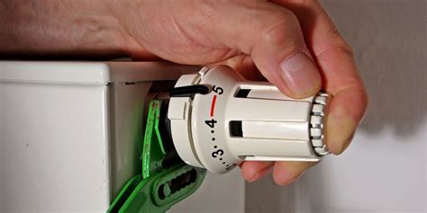 Démontage d'une tête de robinet thermostatique