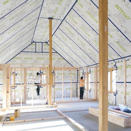 Infographie expliquant le fonctionnement hygrovariable du frein-vapeur INTELLO PLUS en hiver et en été