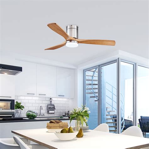 Ventilateur de plafond avec pales en bois naturel et éclairage LED