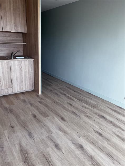 Diversité des sols souples : lino, vinyle, moquette