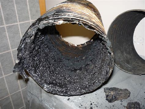 Photo d'un conduit de cheminée encrassé par du bistre