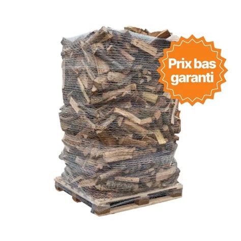 Pile de bûches de bois sec prêtes à l'emploi