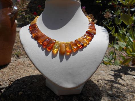 Infographie sur l'entretien des bijoux en ambre